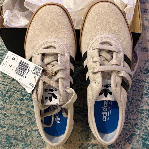 BNWT- Suede Adidas Tan and Black Sneakers 🖤🤎🌟 - Picture 3 of 9